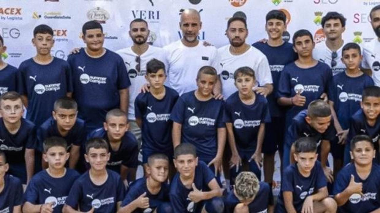 Saha dışında da şampiyon! Guardiola kapılarını Filistinli çocuklara açtı