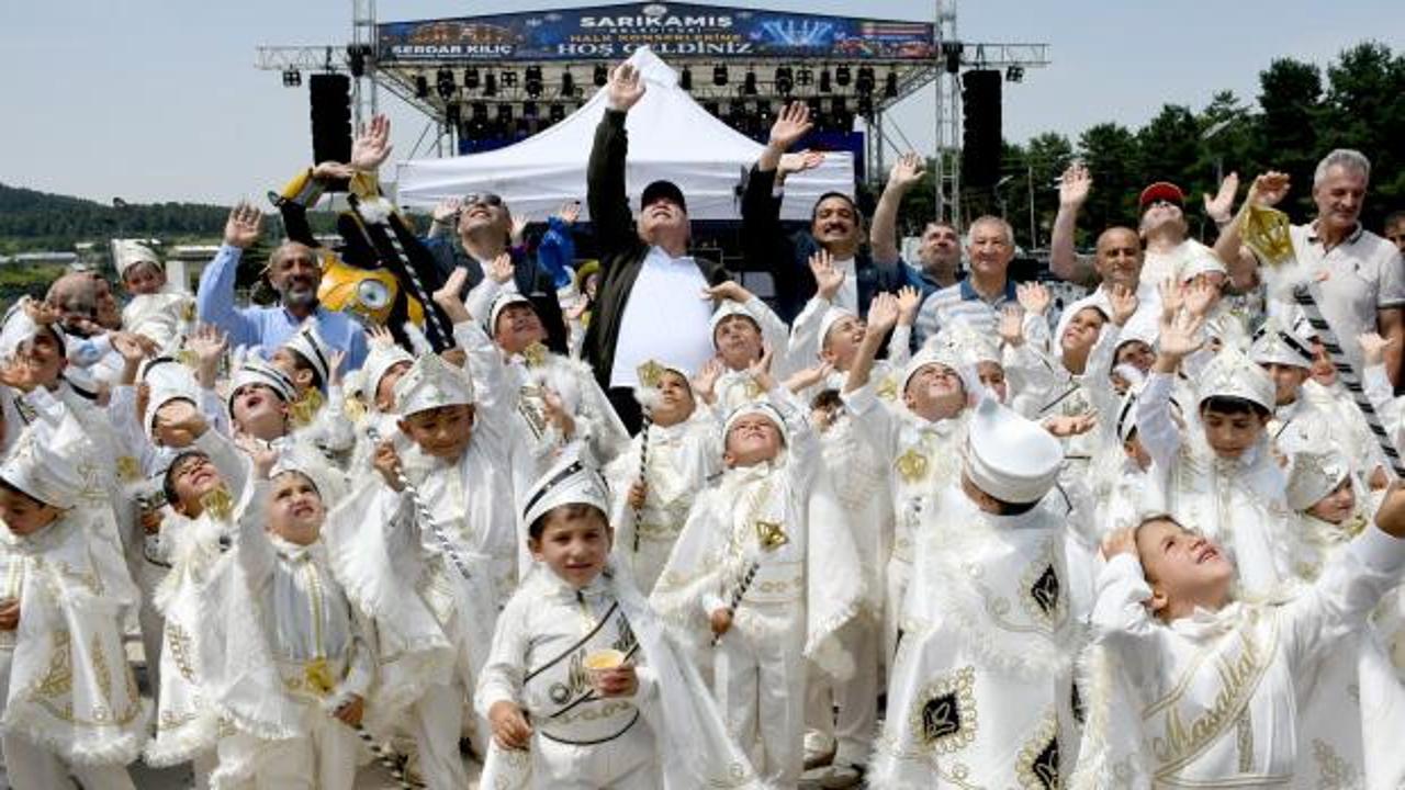 Sarıkamış panayır alanına d&ouml;nd&uuml;: S&uuml;nnet ş&ouml;leni ve halk konserleri coşkusu