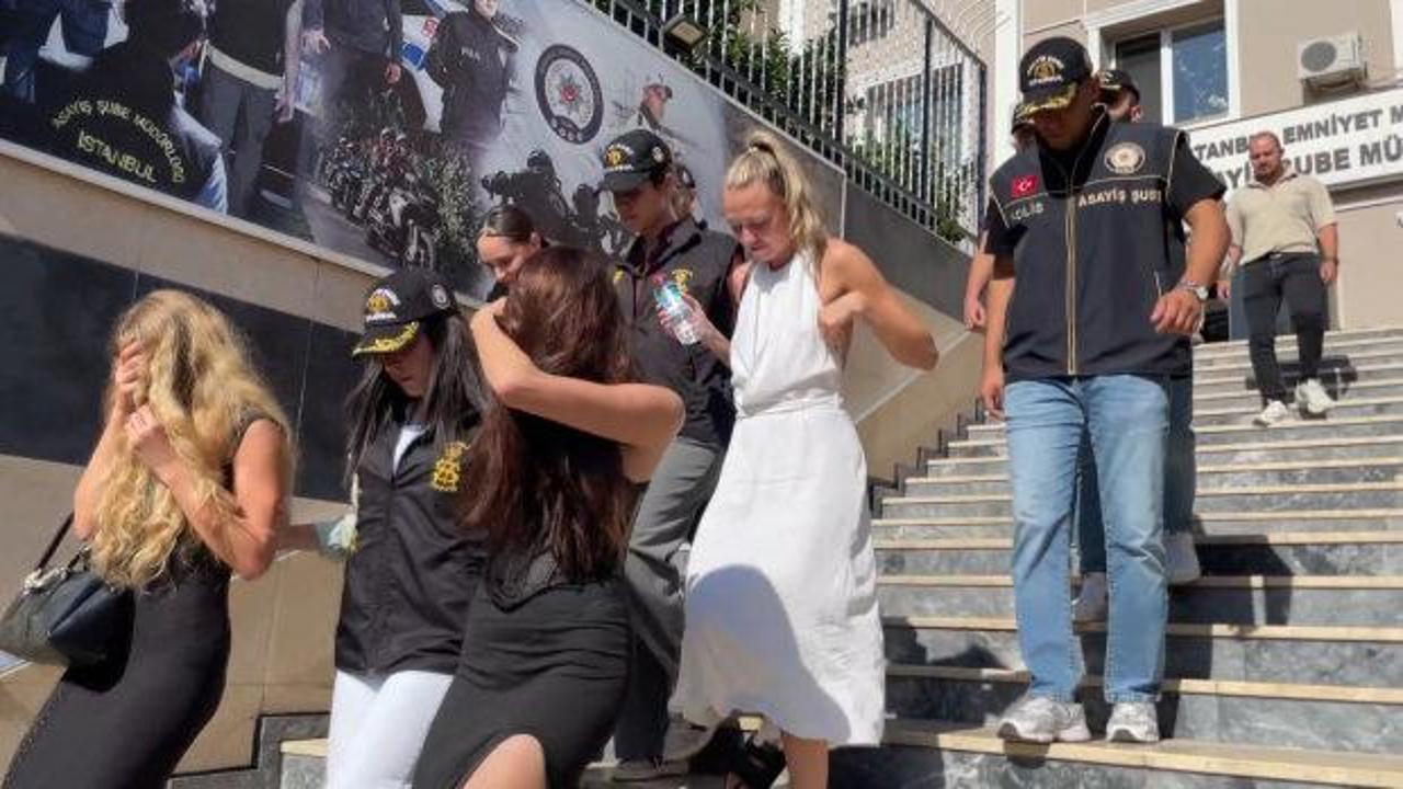 Şişli'de bir eğlence mekanına yapılan polis baskını sırasında çekilmiş genel bir görüntü.
