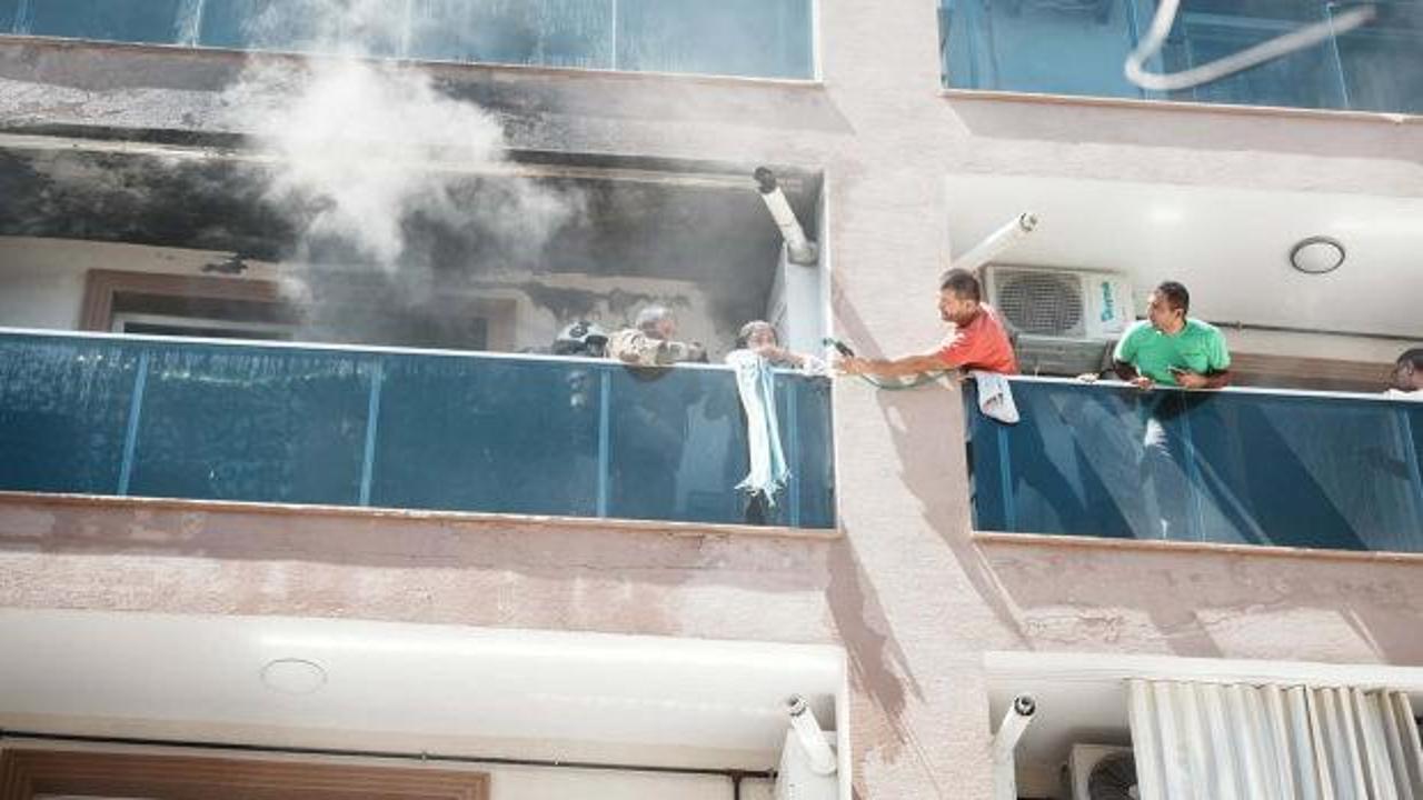 Yangında mahsur kalan 4'&uuml; &ccedil;ocuk, 10 kişi kurtarıldı