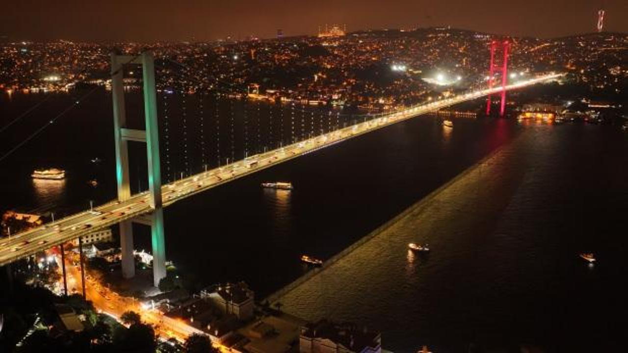 15 Temmuz Şehitler K&ouml;pr&uuml;s&uuml;'ne Mekke Anlaşması'na &ouml;zel ışıklandırma!