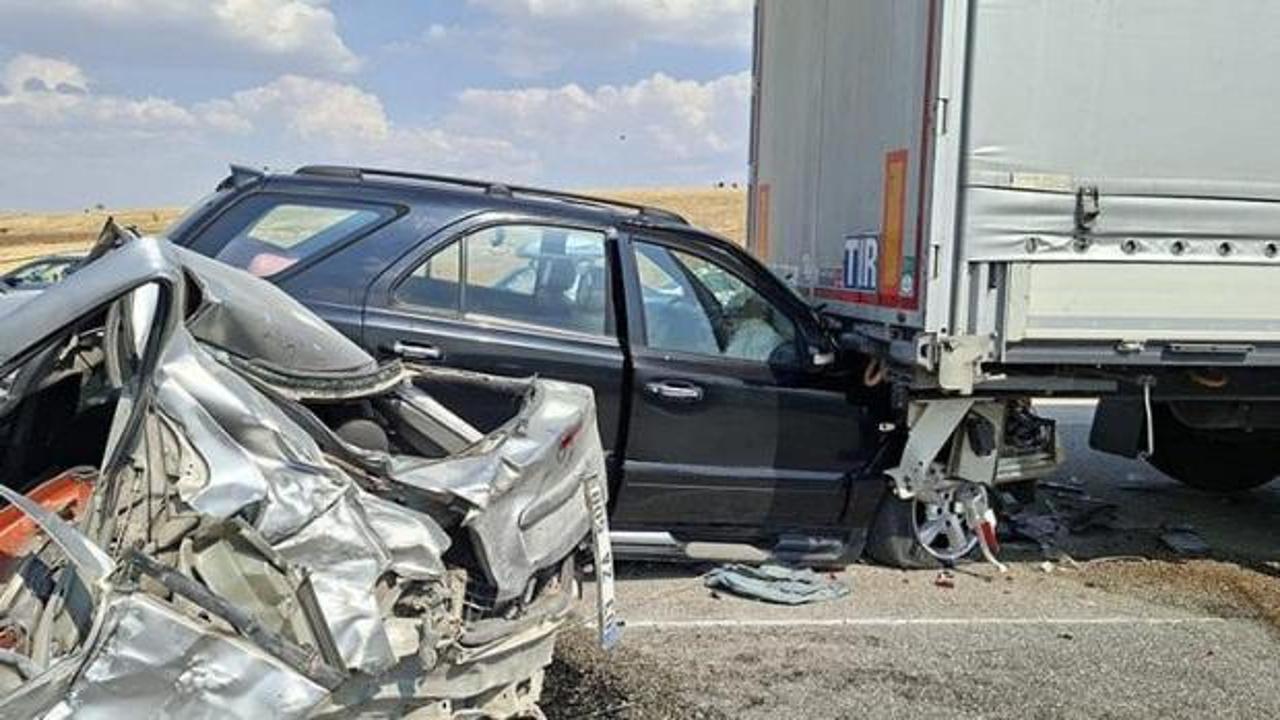 Anız yangını kazaya neden oldu: 13 ara&ccedil; birbirine girdi