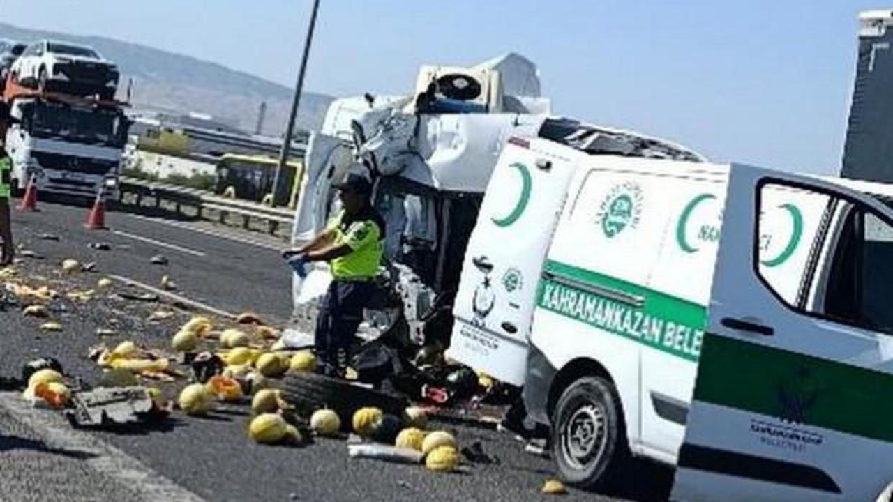 Ankara'da kamyonet, kamyona arkadan &ccedil;arptı: &Ouml;l&uuml; ve yaralılar var