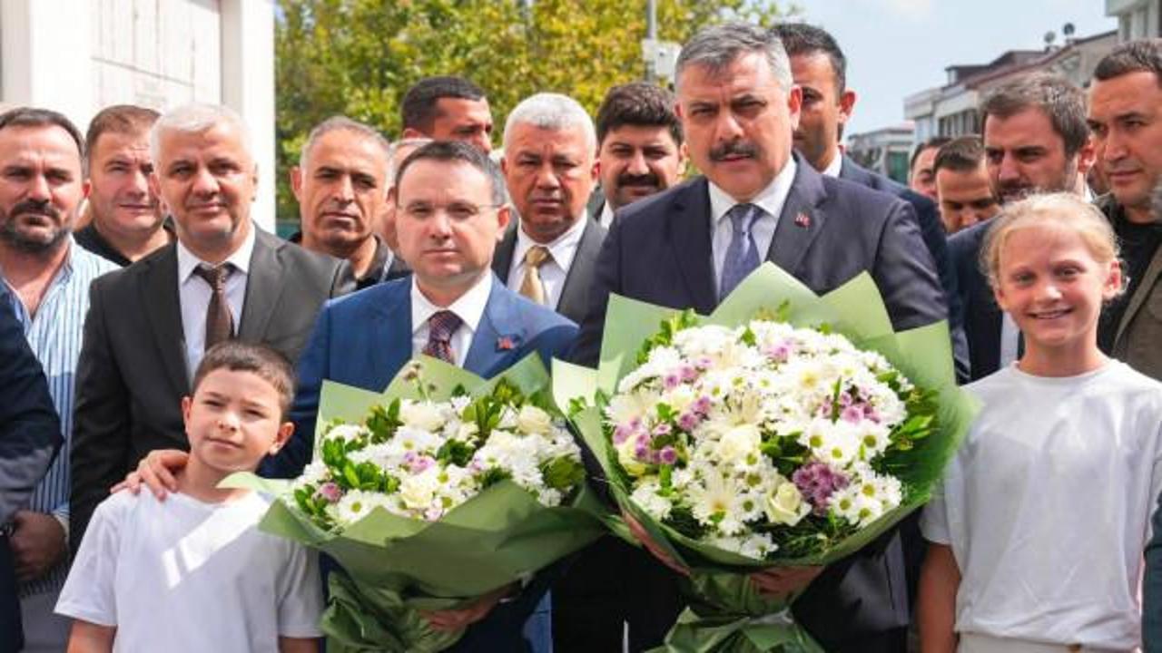 Bakan &Ccedil;ift&ccedil;i ve Bakan G&uuml;ler Esenyurt'ta esnaf ve vatandaşla bir araya geldi