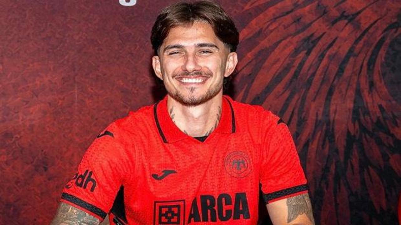 Başakşehir'den ayrılan Berat &Ouml;zdemir, S&uuml;per Lig'in yeni ekibine imza attı