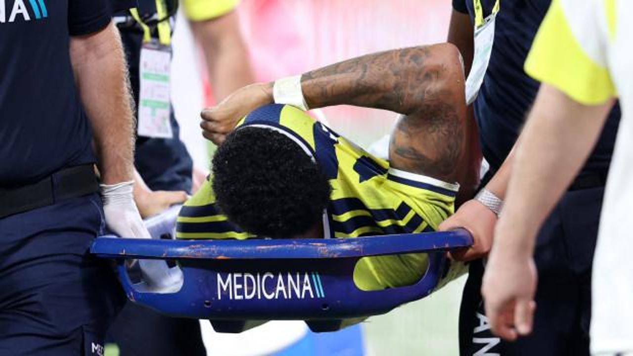 Fenerbah&ccedil;e'ye sakatlık şoku! Yıldız isim g&ouml;zyaşları i&ccedil;inde &ccedil;ıktı