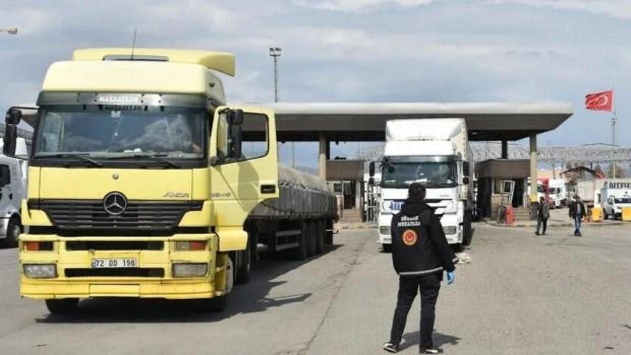 Habur G&uuml;mr&uuml;k Kapısı'ndan g&uuml;nl&uuml;k tır &ccedil;ıkışı rekoru kırıldı