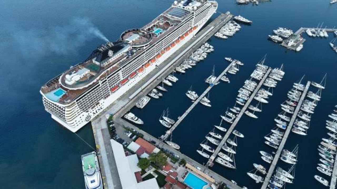 Dev kruvaziyer MSC Divina 4 bin 140 turistle Marmaris'e demirledi