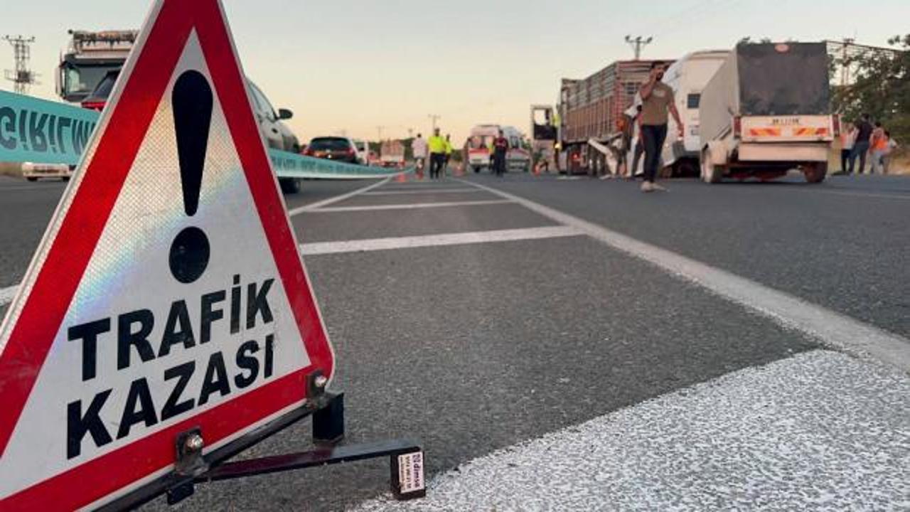 Malatya'da minib&uuml;s ile TIR &ccedil;arpıştı; 18 yaralı