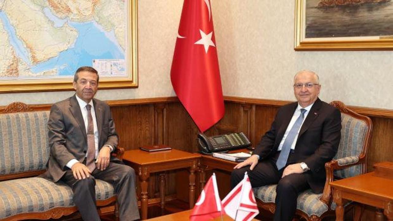 Milli Savunma Bakanı G&uuml;ler, KKTC Dışişleri Bakanı Ertuğruloğlu ile g&ouml;r&uuml;şt&uuml;