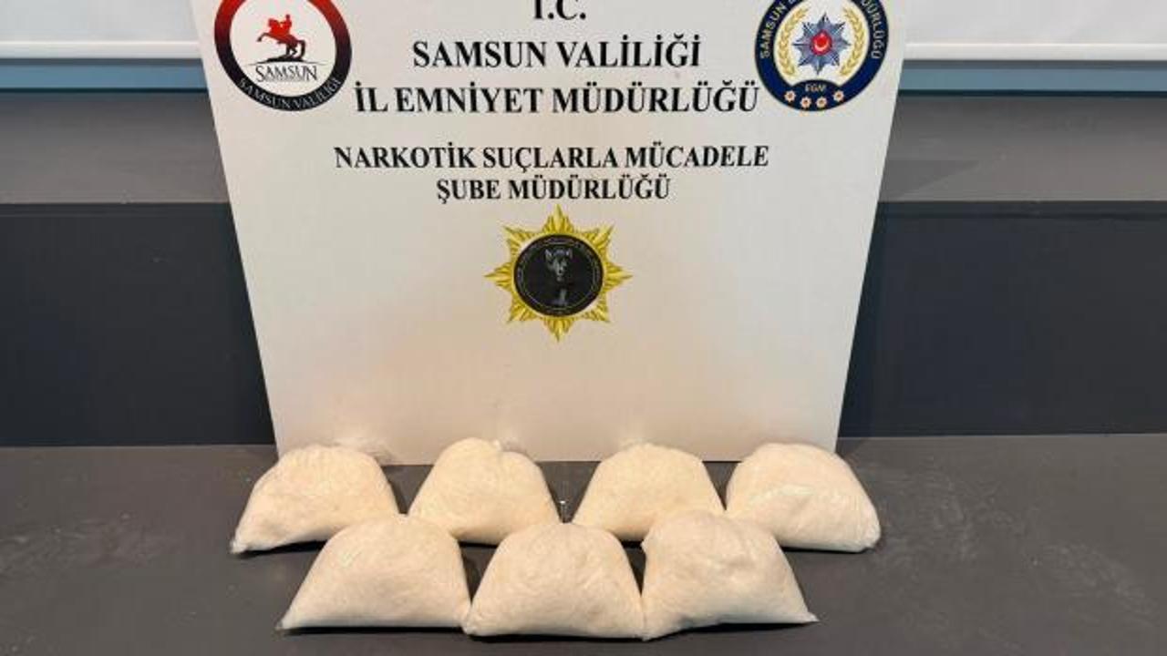 Samsun&rsquo;da narkotik pususu: Tırın gizli b&ouml;lmesinden kilolarca zehir fırladı!
