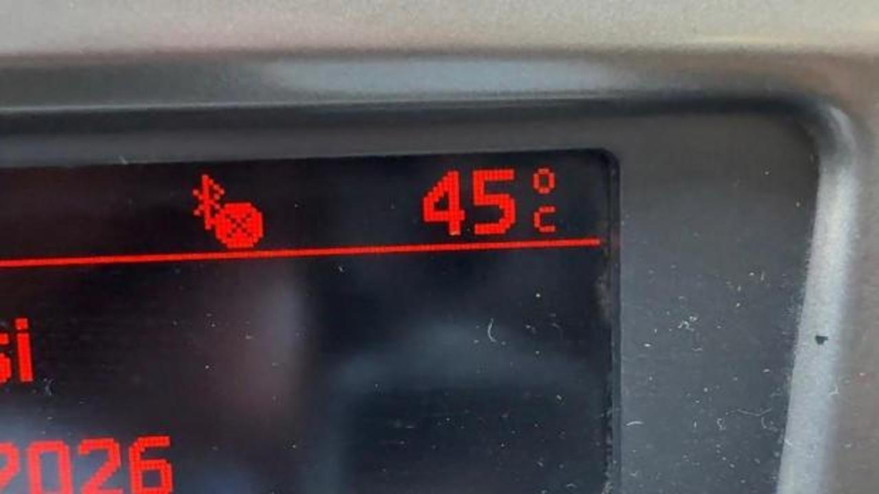 Şehir merkezinde termometreler 45 dereceyi g&ouml;rd&uuml;, sokaklar bomboş kaldı!