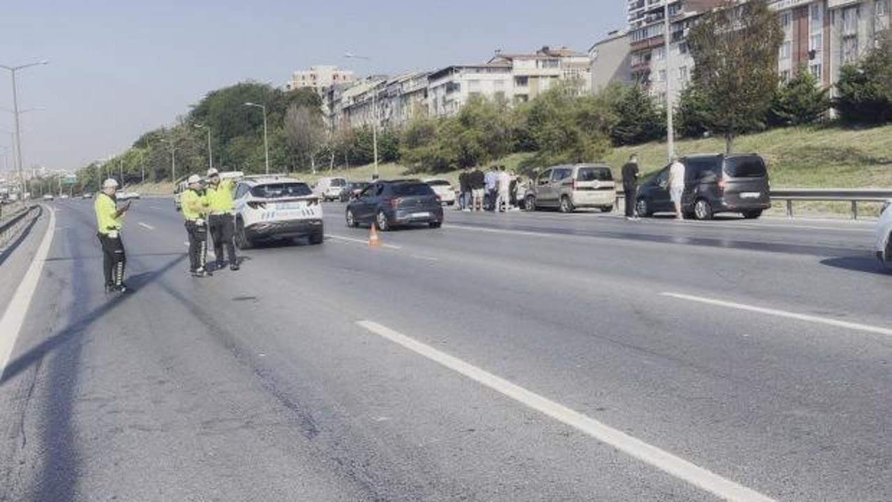 Sultangazi TEM Otoyolu&rsquo;nda 10 aracın karıştığı zincirleme kaza