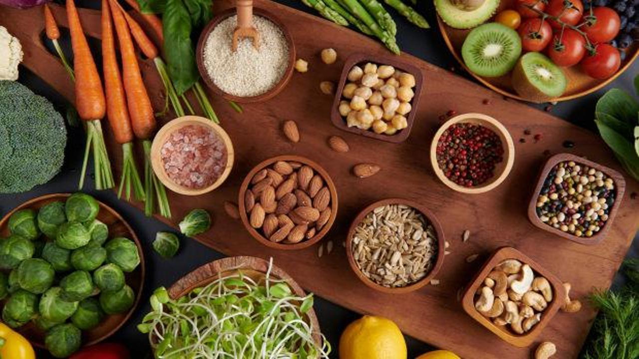 Vegan beslenmeye ge&ccedil;iş: Adım adım rehber