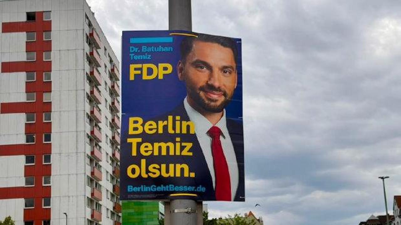 Almanya'da T&uuml;rk&ccedil;e afiş krizi