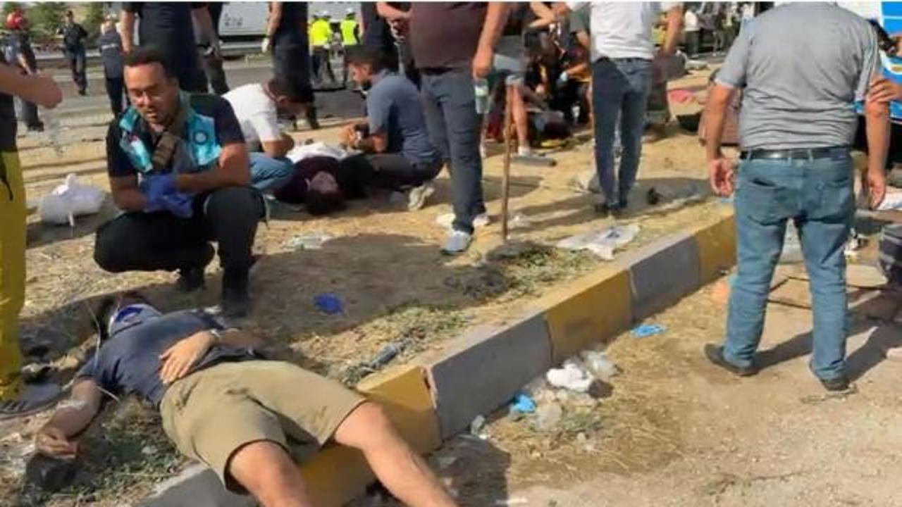Ankara'da midib&uuml;s ile kamyon &ccedil;arpıştı: &Ouml;l&uuml; ve &ccedil;ok sayıda yaralı var