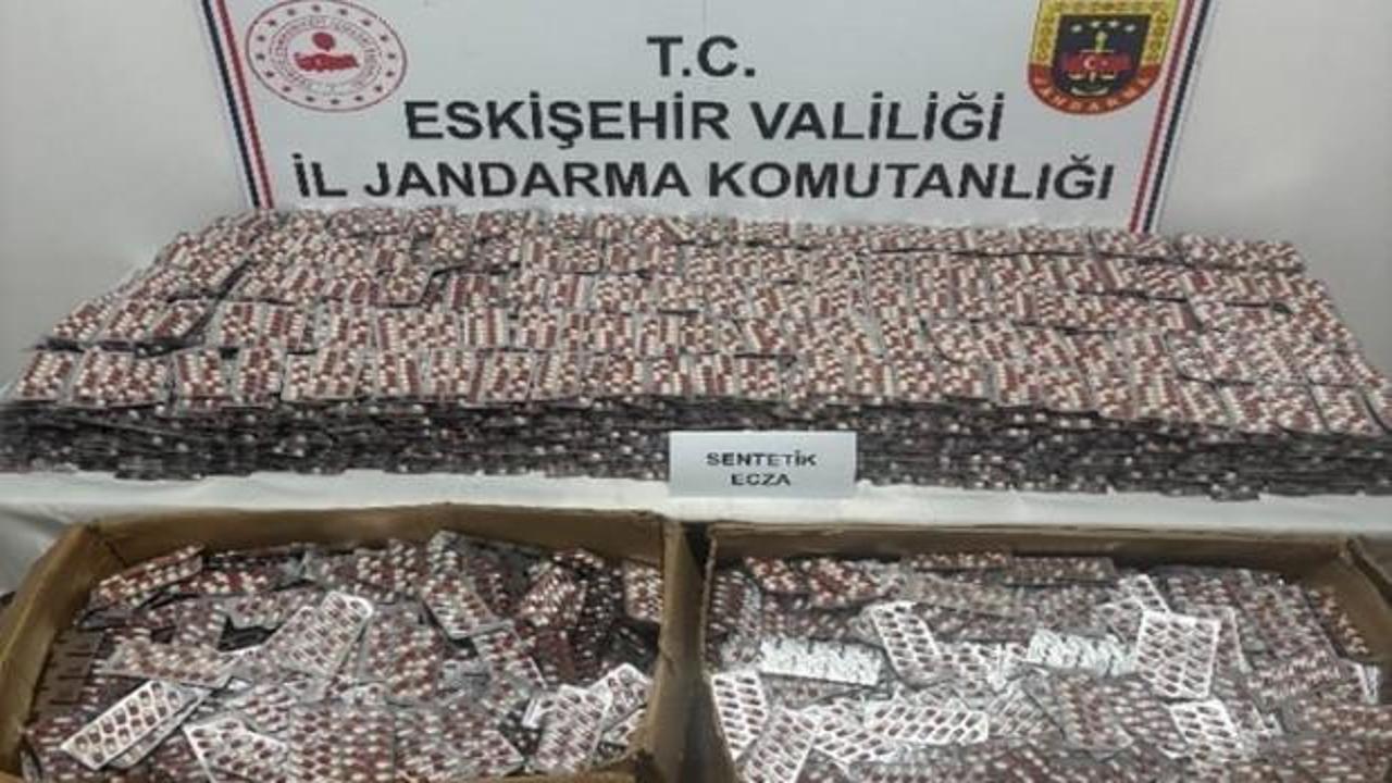 Ara&ccedil;larında 84 bin sentetik hap ile yakalanan 3 ş&uuml;pheli tutuklandı