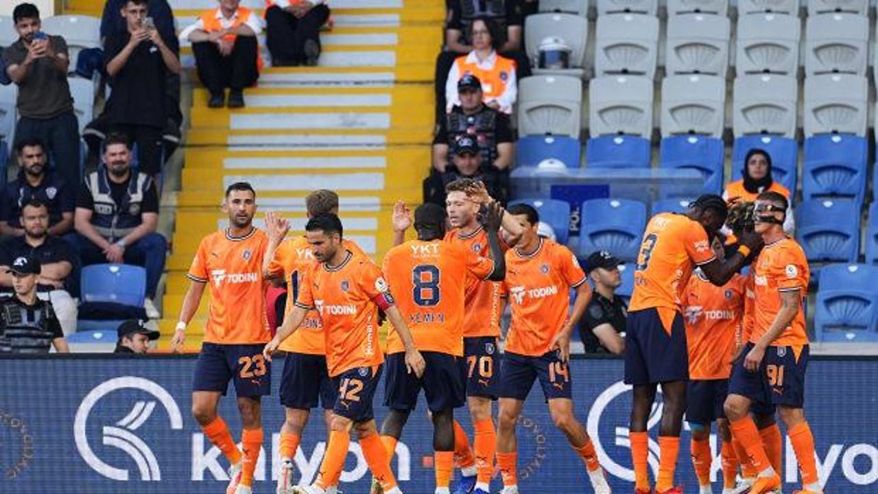 Golc&uuml; sahneye &ccedil;ıktı! Başakşehir S&uuml;per Lig'e 3 puanla başladı