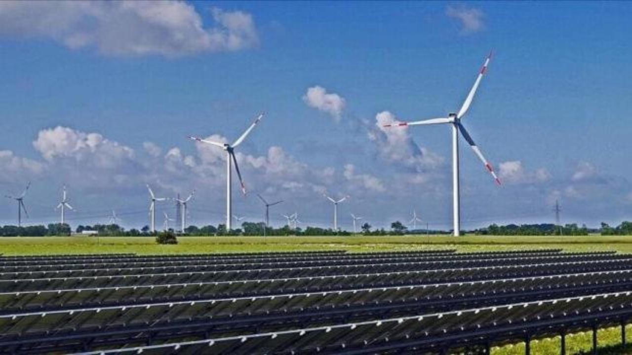 G&uuml;neş enerjisinde batarya devrimi: &Uuml;retimin y&uuml;zde 34&rsquo;&uuml;n&uuml; g&uuml;neşsiz saatlere taşıyacak!