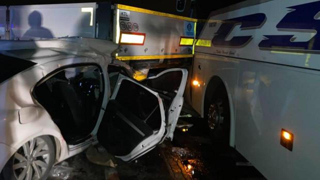 Hatay'da zincirleme trafik kazası: 2 &ouml;l&uuml;, 4 yaralı