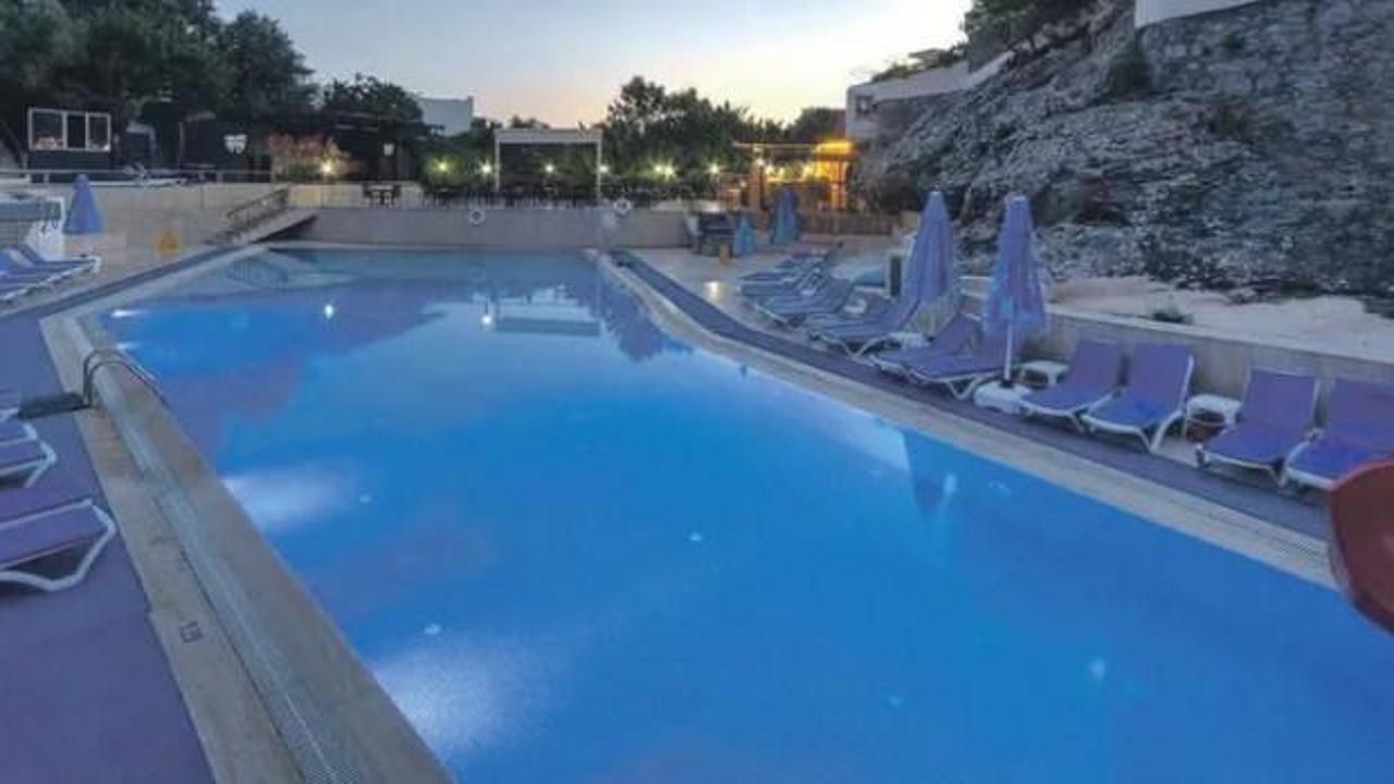 Otel havuzunda kimyasak panik! 10&rsquo;u &ccedil;ocuk 13 kişi hastaneye kaldırıldı