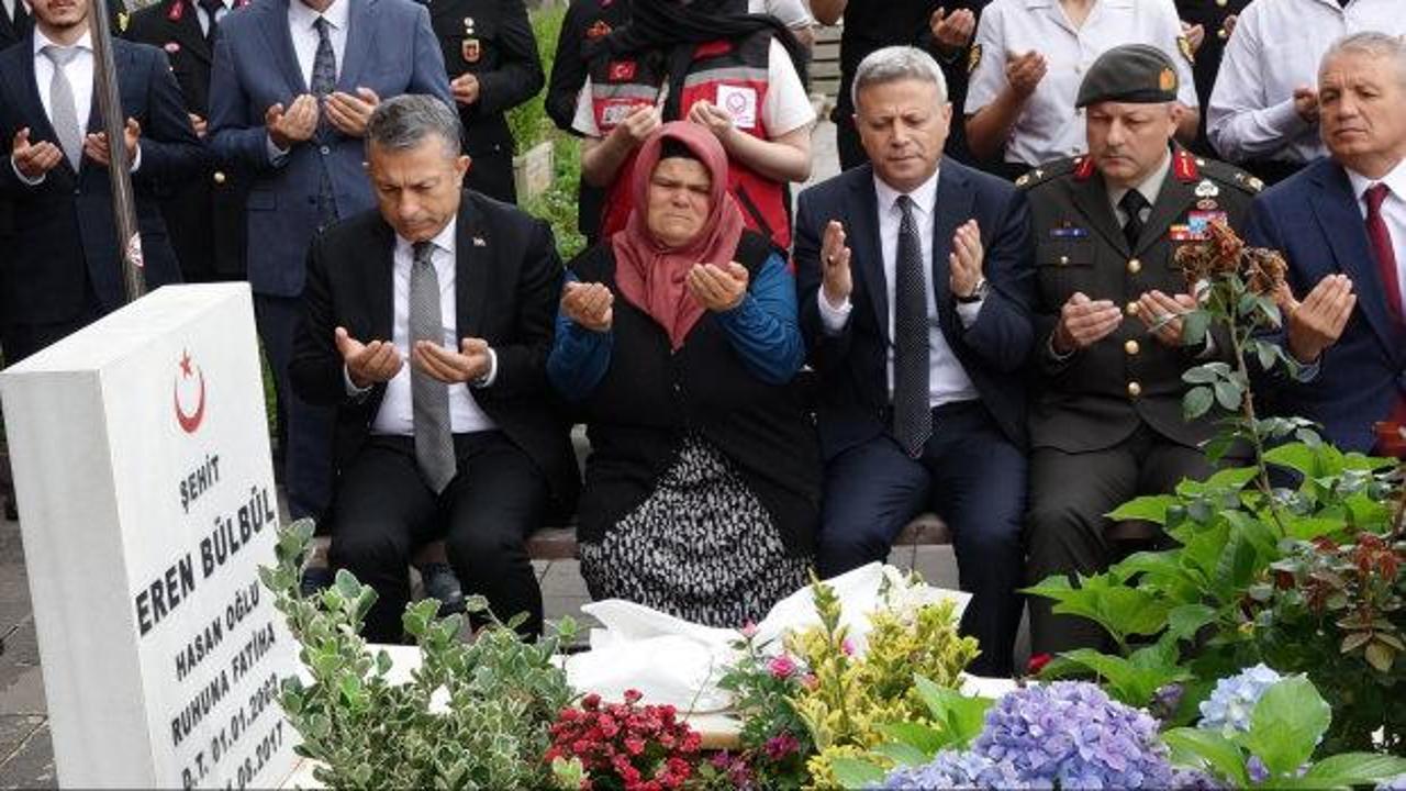 Şehit Eren B&uuml;lb&uuml;l, kabri başında anıldı