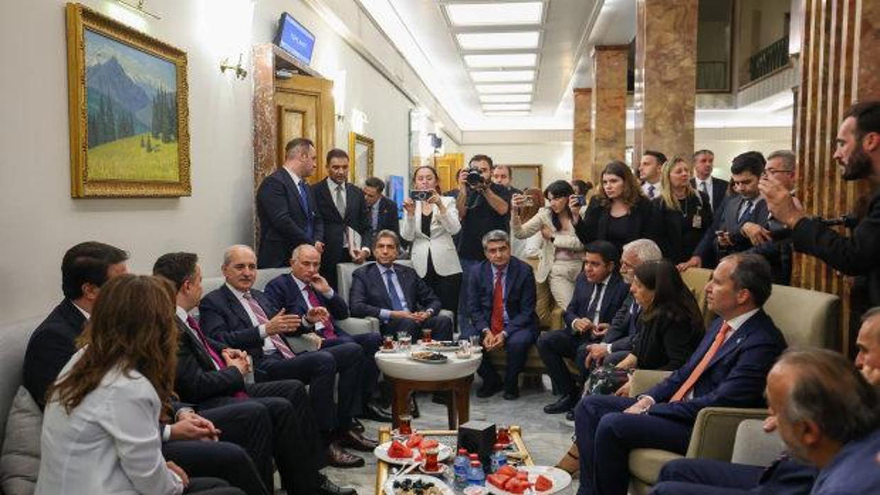 TBMM Başkanı Numan Kurtulmuş, kulisleri ziyaret etti! Bah&ccedil;eli'den anlamlı hediye