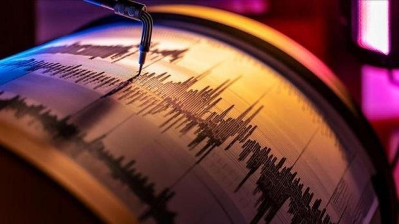 &Uuml;lke beşik gibi sallandı! Deprem alarmı! 