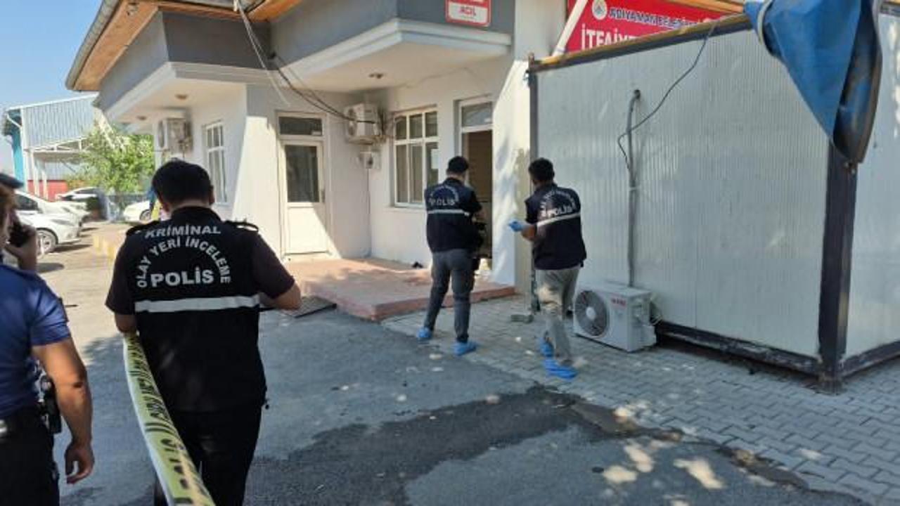 Belediye bah&ccedil;esinde silah sesleri! 3 kişi vuruldu