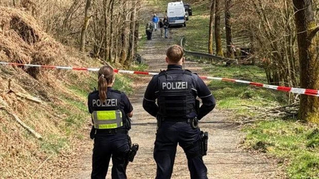 Berlin'de gizli silah deposu bulundu! Almanya: Y&uuml;ksek tehdit durumundayız