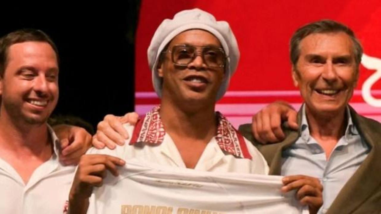 Bir d&ouml;nemin ikonik futbolcusu Ronaldinho, 46 yaşında futbola geri d&ouml;n&uuml;yor