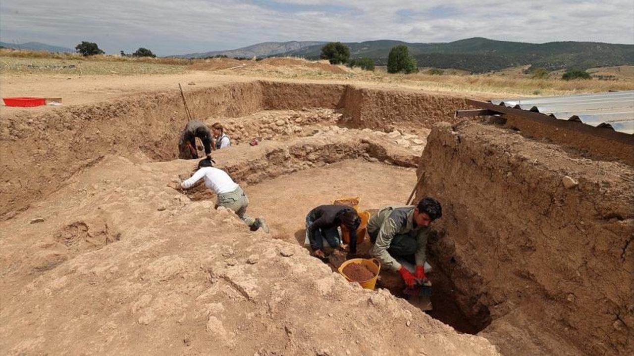 Şapinuva Antik Kenti'nde 3 bin 400 yıllık anıtsal yapının gizemi çözülüyor