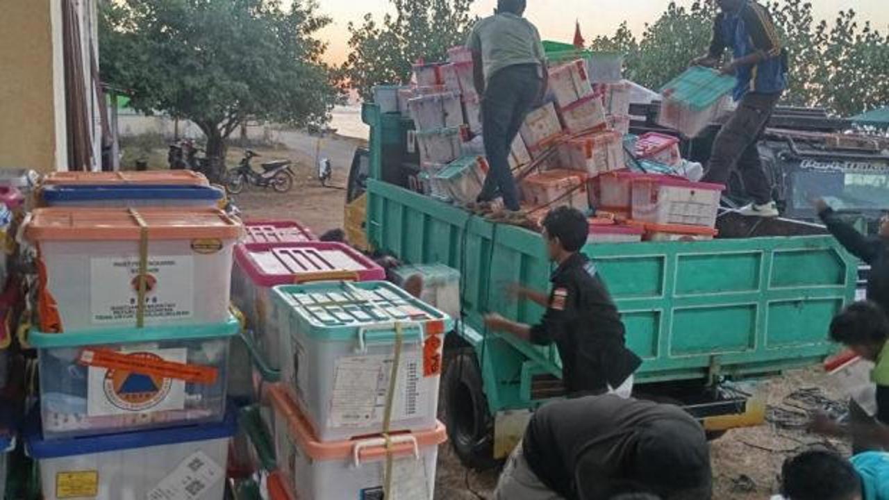 Endonezya&rsquo;daki 7.7 b&uuml;y&uuml;kl&uuml;ğ&uuml;ndeki depremde &ouml;l&uuml; sayısı y&uuml;kseldi
