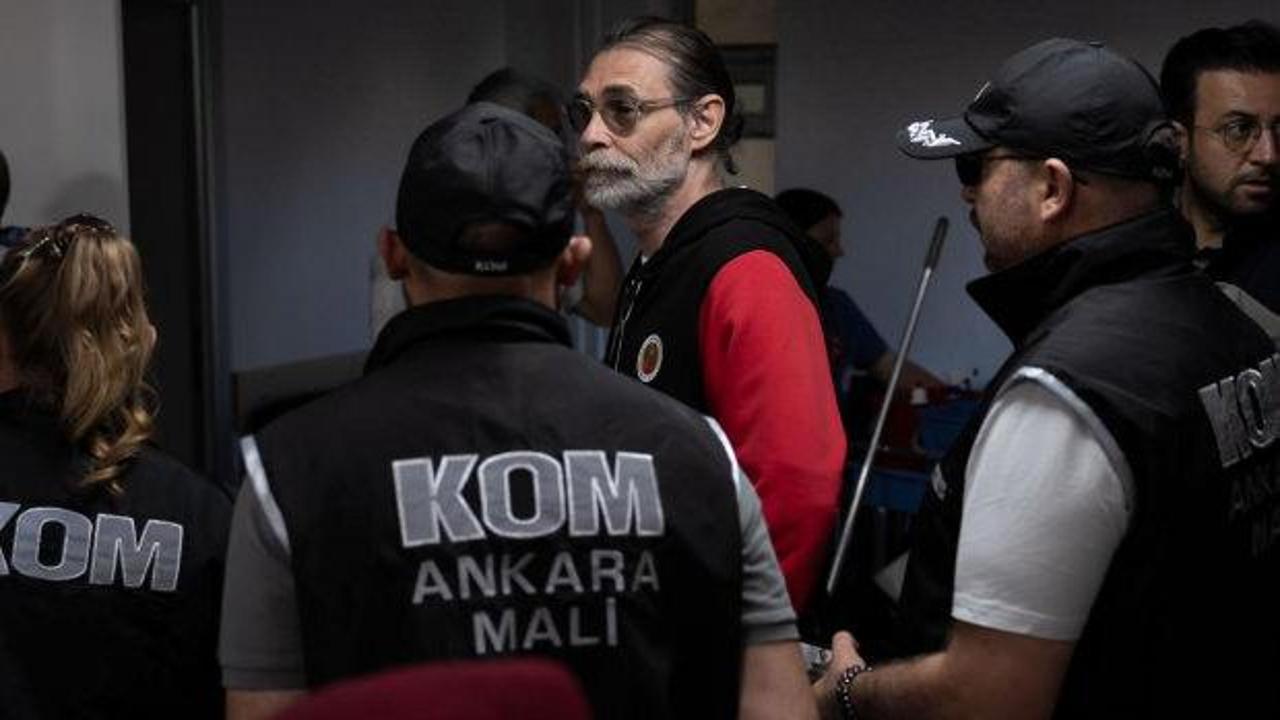Erdal Beşik&ccedil;ioğlu'ndan skandal 'uyuşturucu' savunması! İkram ediyorlar, kıramıyorum