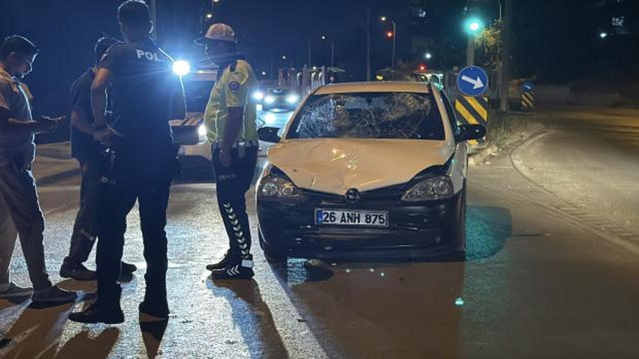 Eskişehir'de otomobil ile motosiklet &ccedil;arpıştı: Yaralılar var