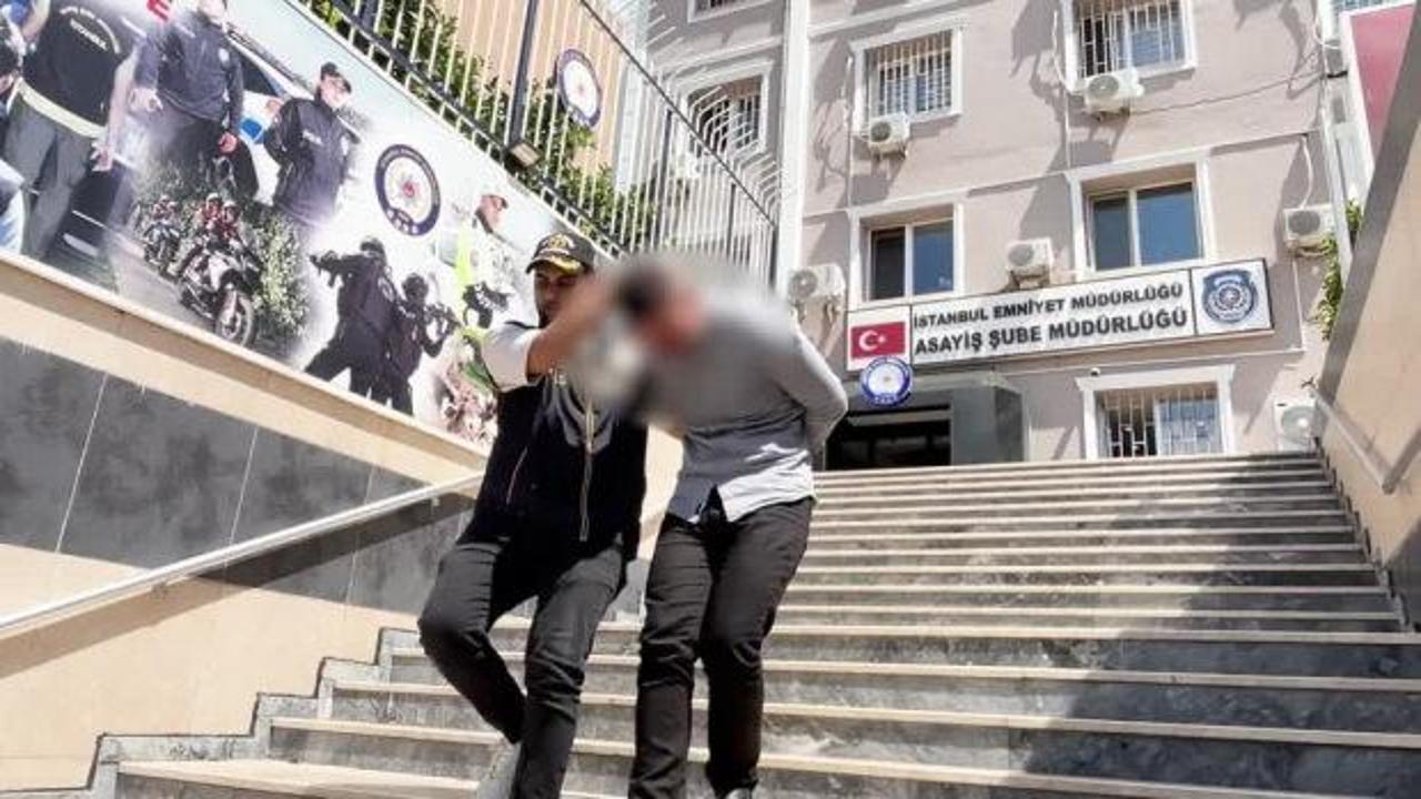 Fatih'te camide &ccedil;irkin hadise! Namaza duran vatandaşı soydu