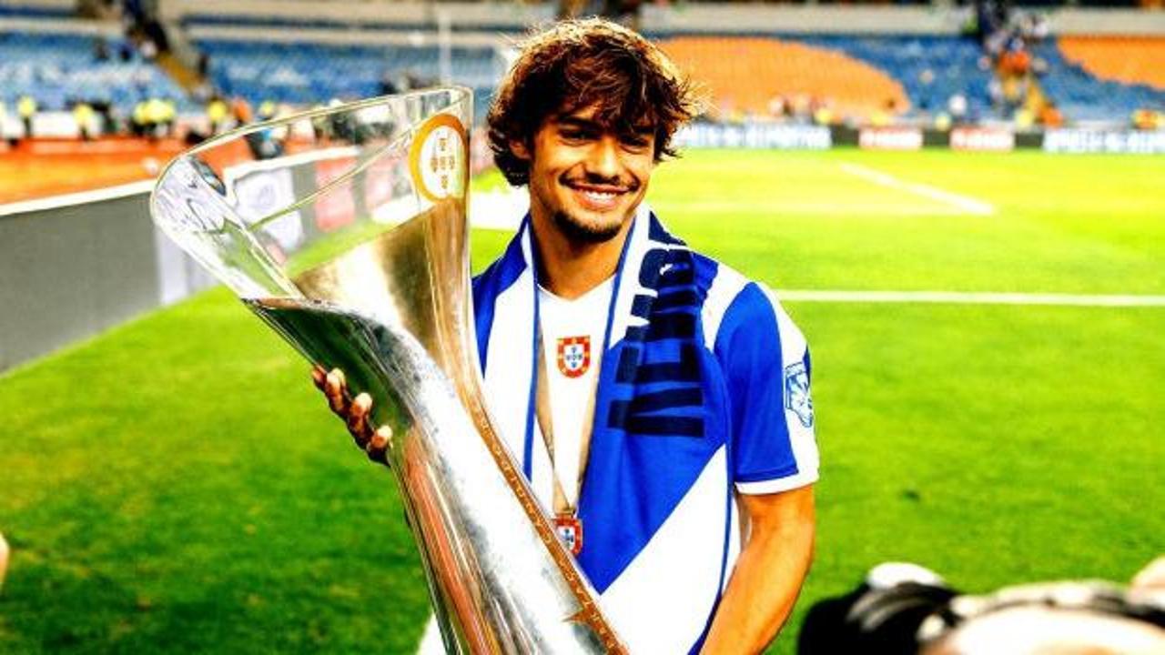 Galatasaray istiyordu! Rodrigo Mora imzayı attı