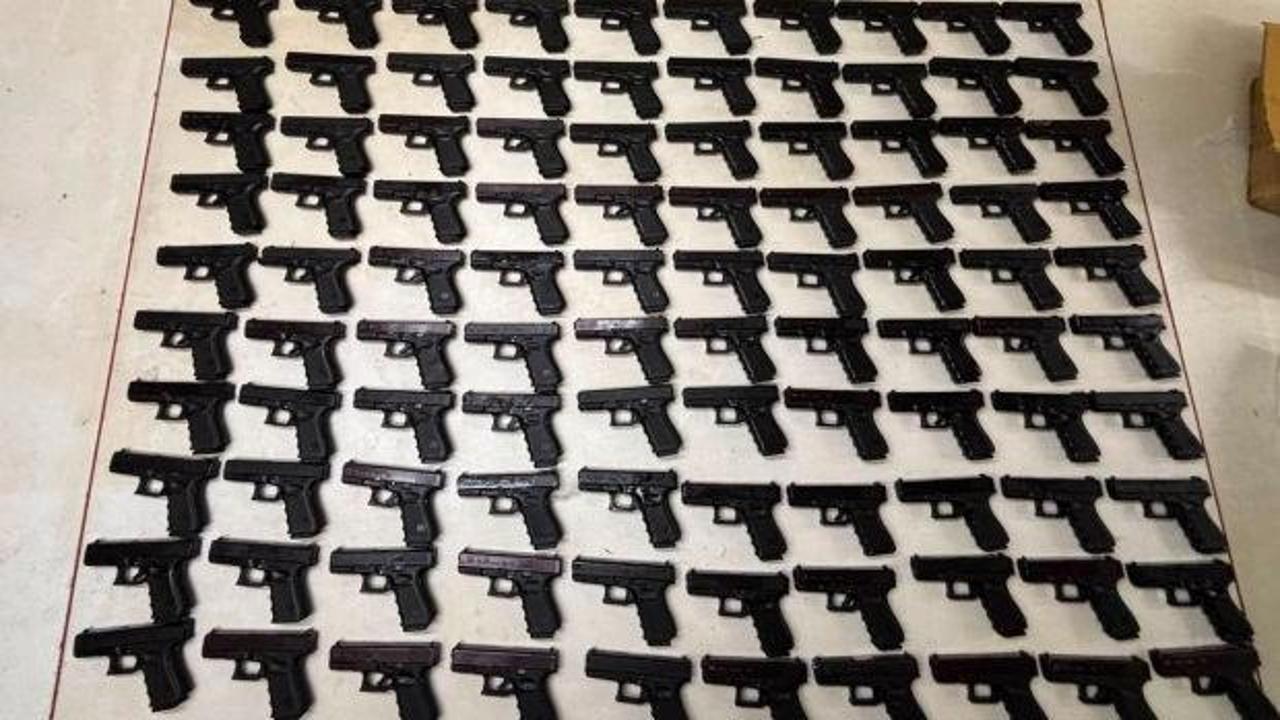 İstanbul'da cephanelik gibi iş yerine operasyon: 100 tabanca ele ge&ccedil;irildi