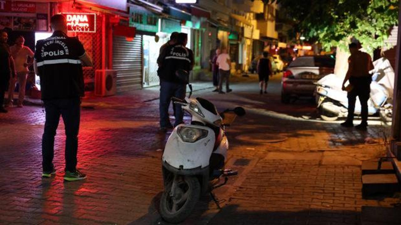 İzmir'de sokak ortasında silahlı &ccedil;atışma: 5 yaralı