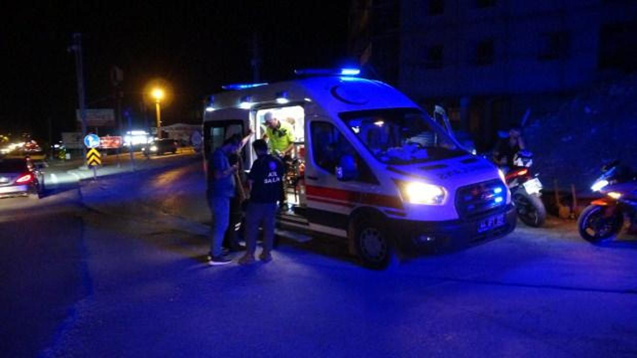 Otomobil motosiklete &ccedil;arptı: İki kardeş yaralandı