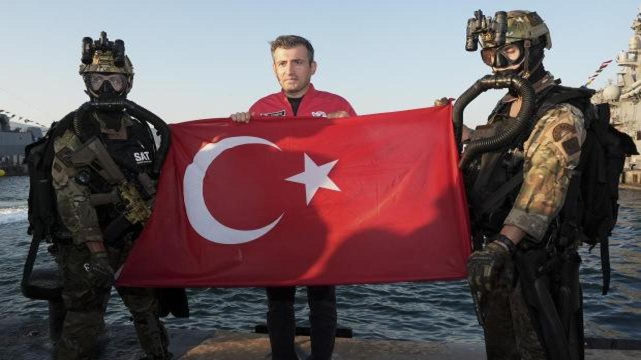 Sel&ccedil;uk Bayraktar, SAT ve SAS komandolarıyla bir araya geldi
