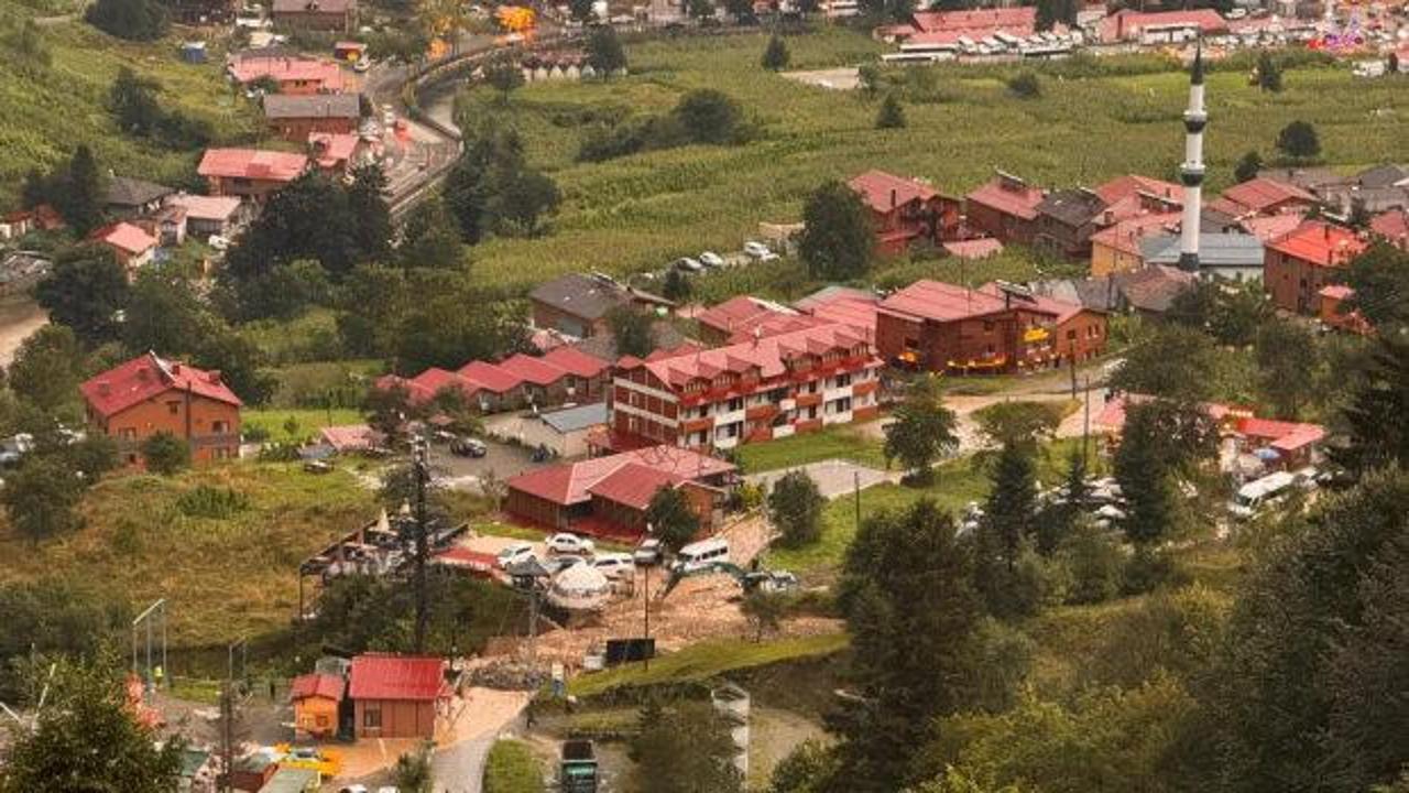 Uzungöl'de İkinci Taşkın: Turistler Mahsur Kaldı
