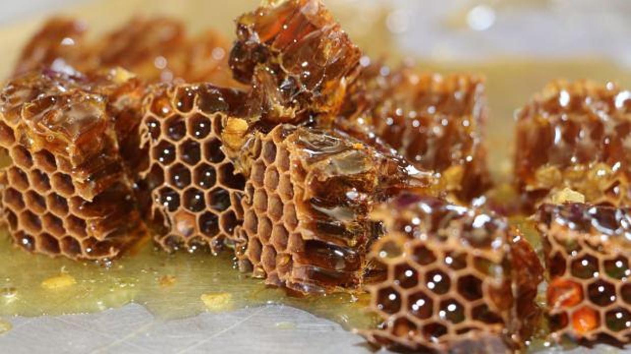 D&uuml;nyaca &uuml;nl&uuml; balın sağımı tamamlandı: Kilosu 7 bin lira: Sahtesi nasıl anlaşılır?