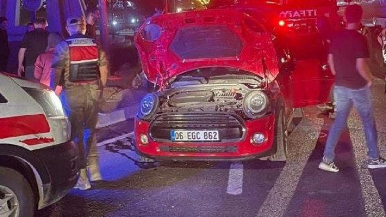 Batman&rsquo;da iki otomobil &ccedil;arpıştı: 3 yaralı