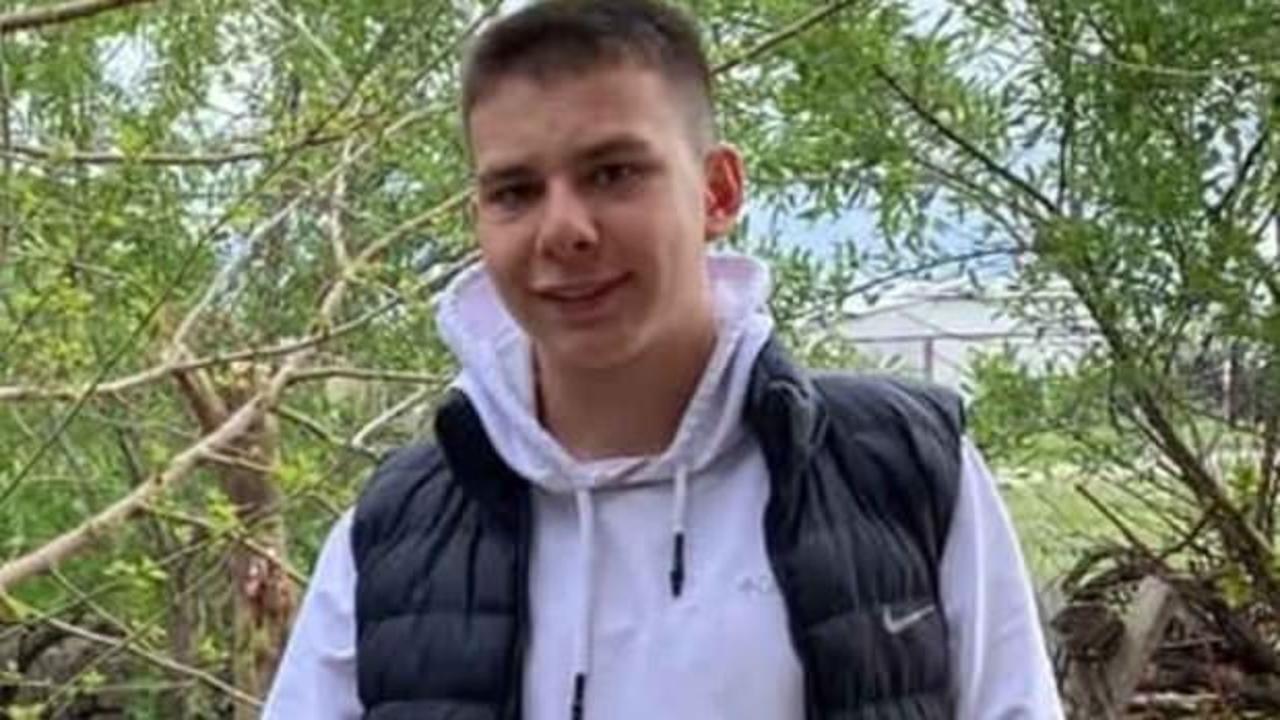 Bı&ccedil;akla kavgada 17 yaşındaki Muhammet Ali &ouml;ld&uuml;, babası yaralandı