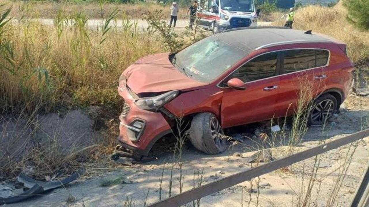 Bilecik&rsquo;te otomobil bankete d&uuml;şt&uuml;: 4 yaralı