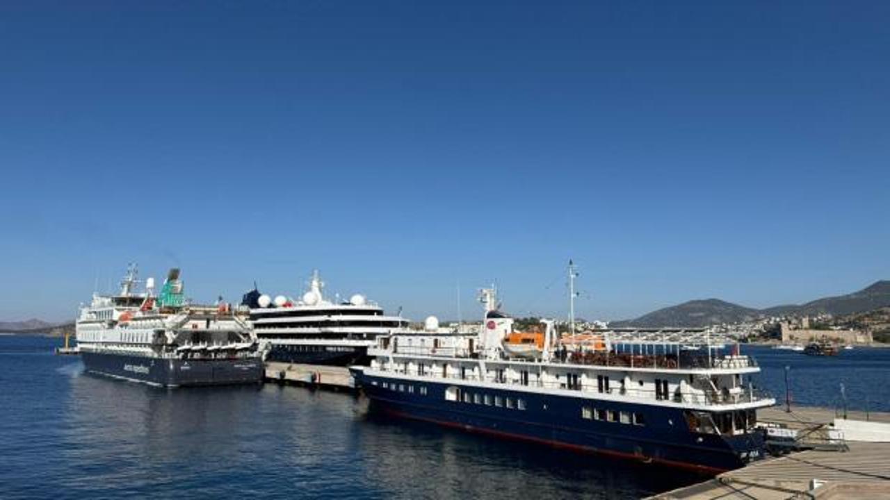 Bodrum'a 3 gemi birden geldi