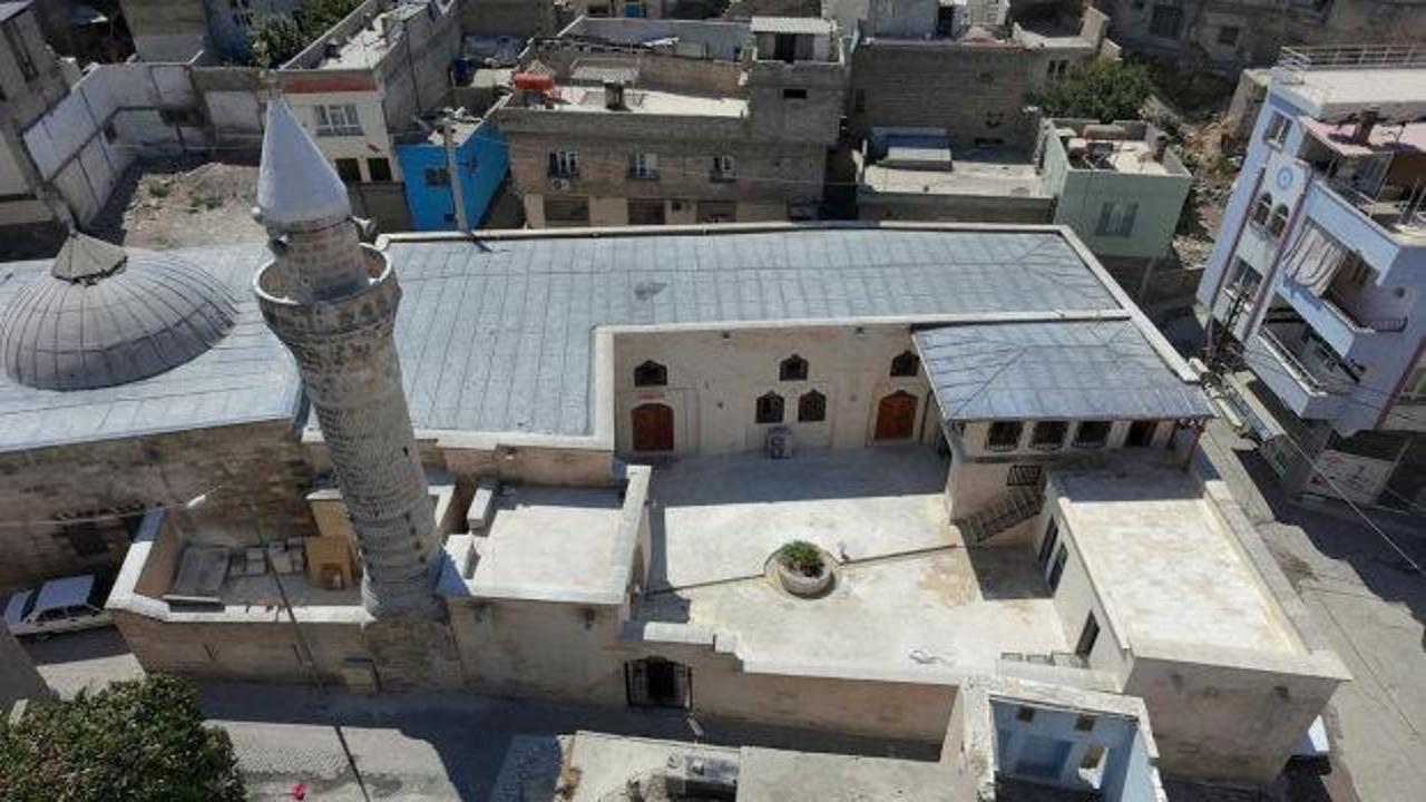 Depremde hasar g&ouml;ren iki tarih&icirc; cami Mevlid Kandili&rsquo;nde yeniden ibadete a&ccedil;ılıyor