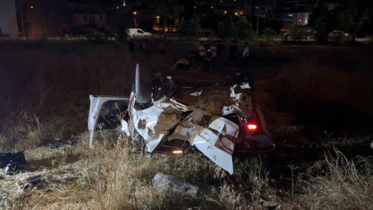 Direksiyon hakimiyetini kaybeden otomobil tarlaya u&ccedil;tu: Yaralılar var