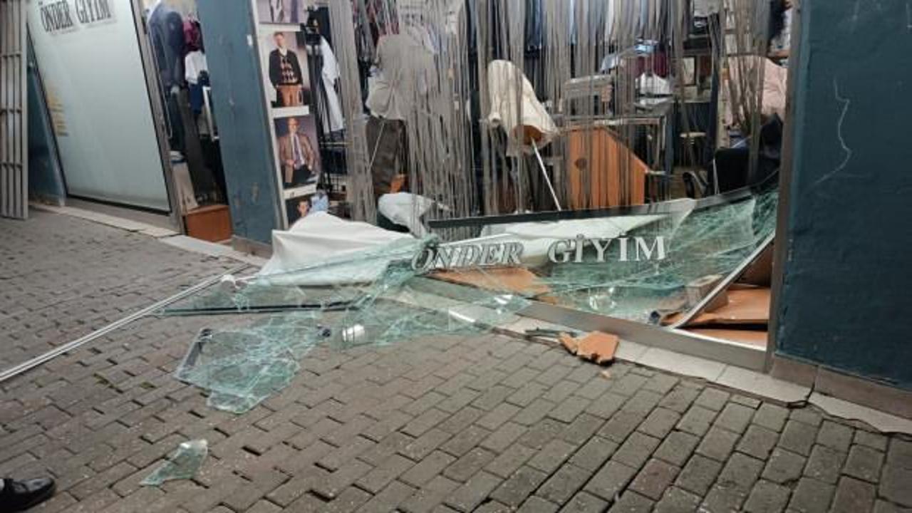 Direksiyon hakimiyetini kaybeden s&uuml;r&uuml;c&uuml; d&uuml;kkana girdikten sonra firar etti